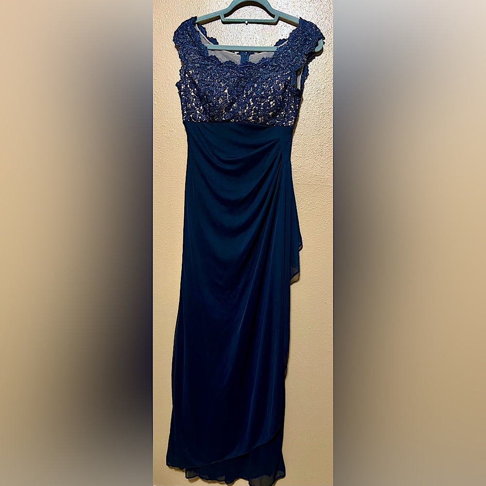 Never worn stunning blue dress